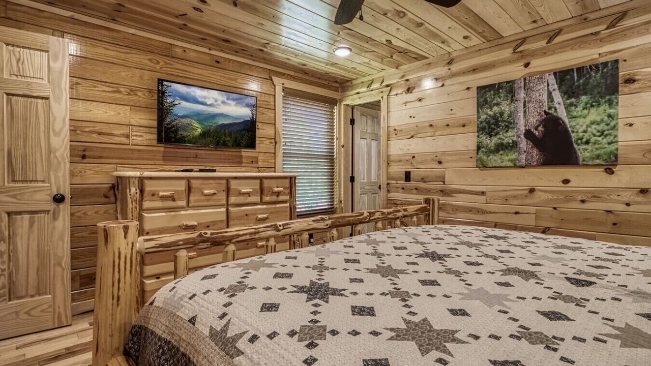 Photo of Bedroom in White Oak Lodge