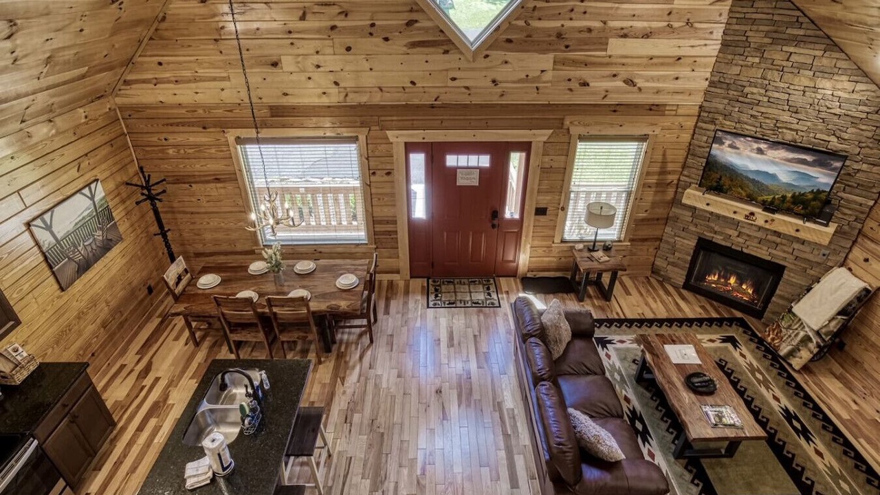 Photo of Livingroom in White Oak Lodge