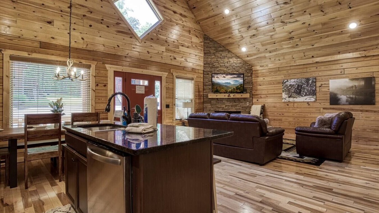 Photo of Livingroom in White Oak Lodge