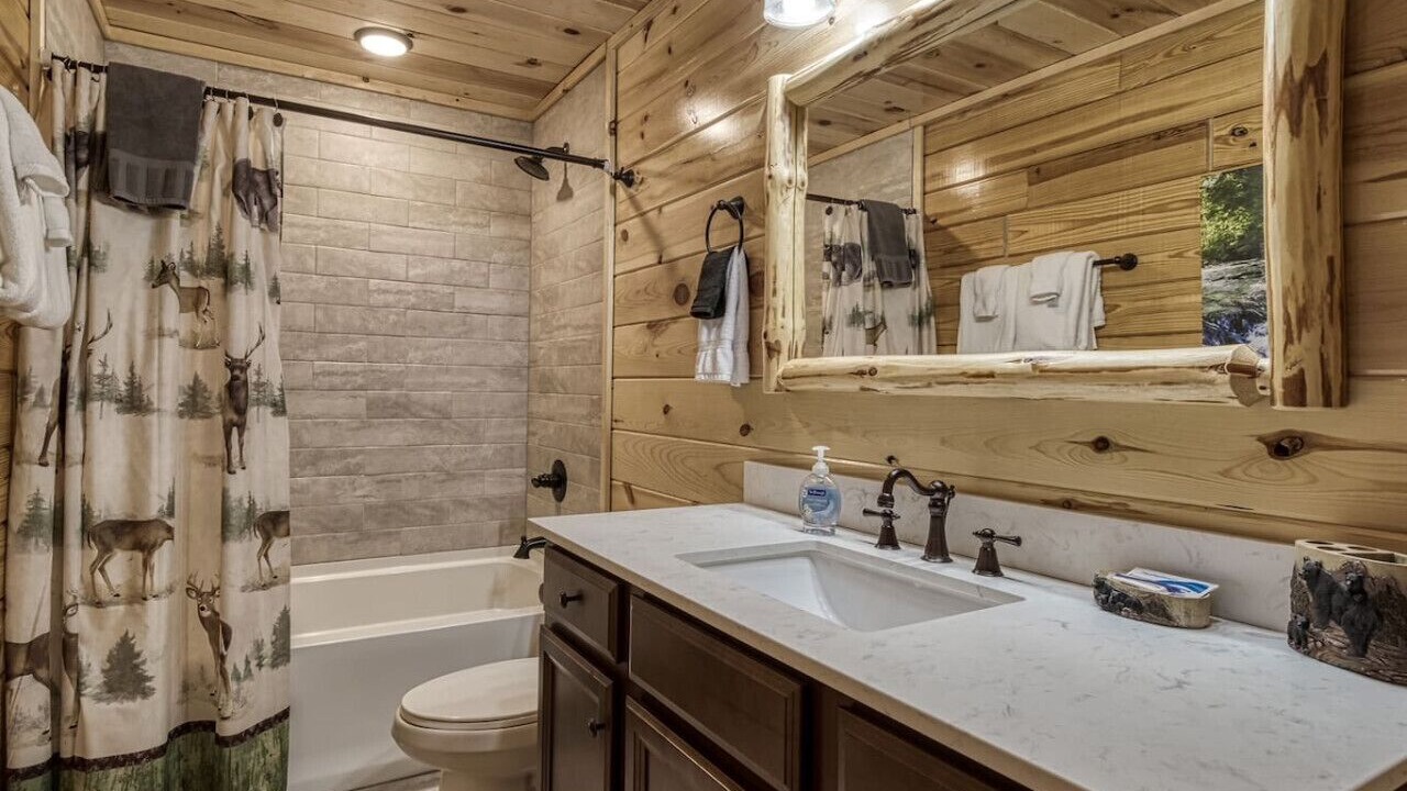 Photo of Bathroom in White Oak Lodge