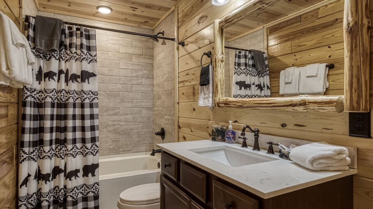 Photo of Bathroom in White Oak Lodge