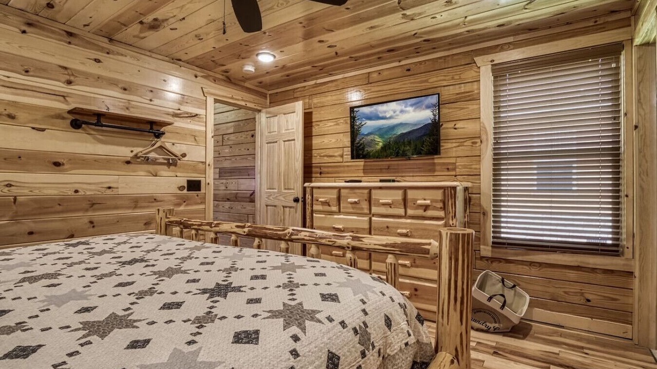 Photo of Bedroom in White Oak Lodge
