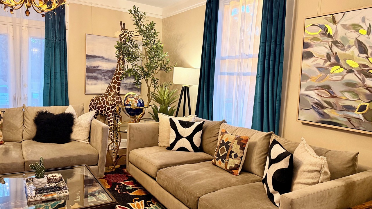 Photo of Livingroom in Historic Eastside
