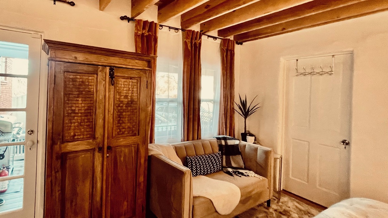 Photo of Livingroom in Historic Eastside