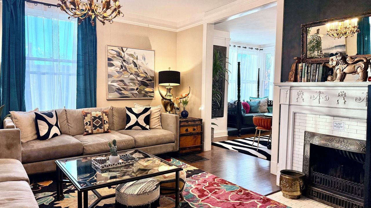 Photo of Livingroom in Historic Eastside
