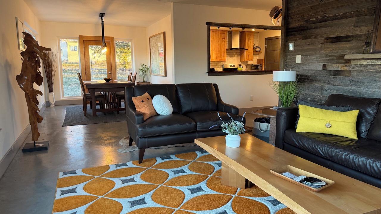 Photo of Livingroom in Monticello