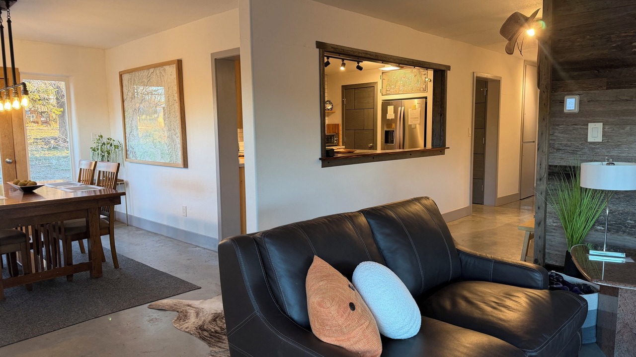 Photo of Livingroom in Monticello