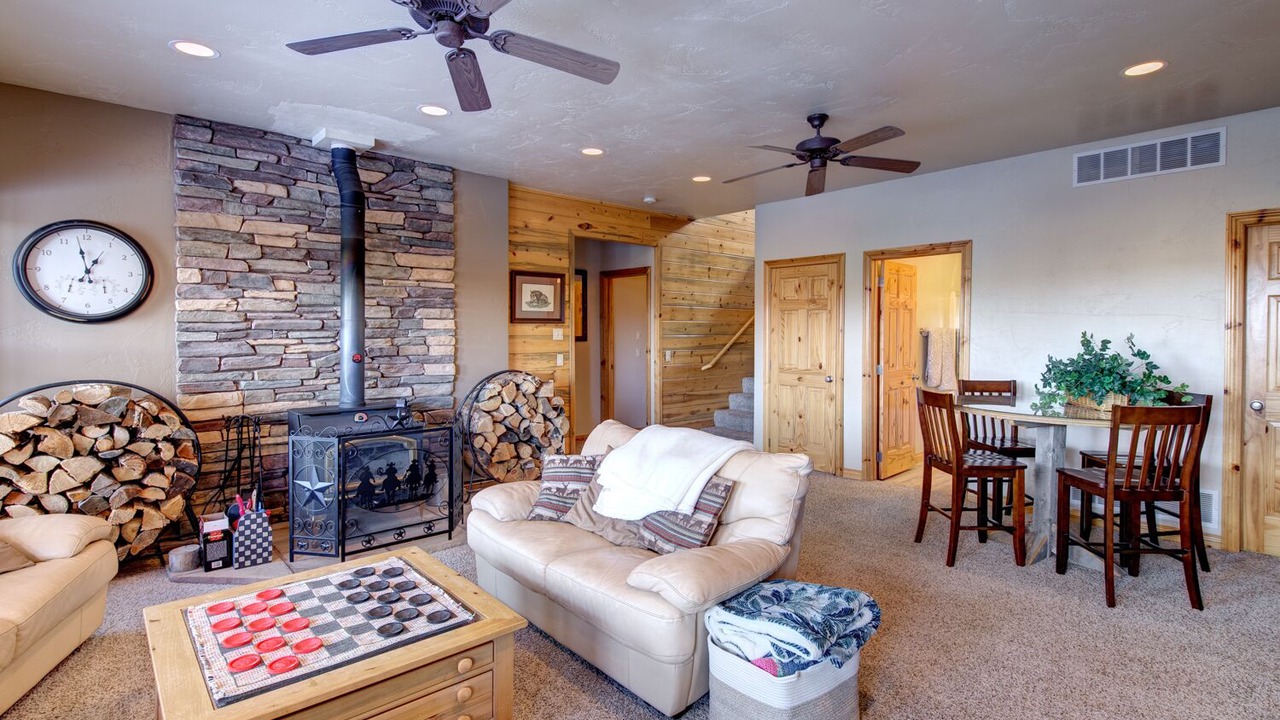 Photo of Bedroom in Mammoth Creek