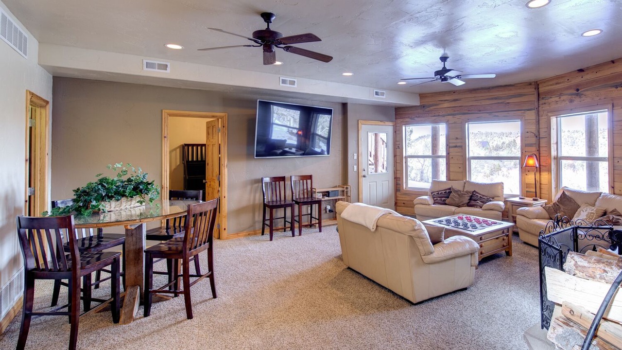 Photo of Bedroom in Mammoth Creek