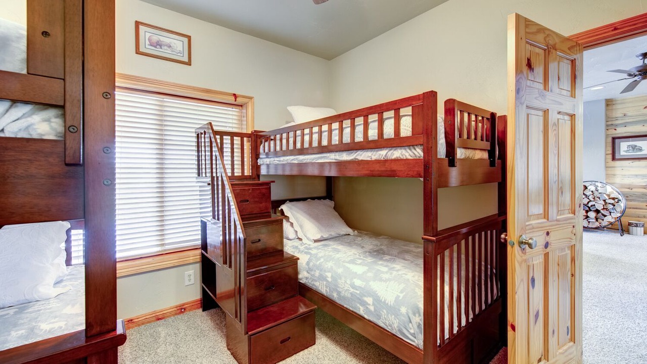Photo of Bedroom in Mammoth Creek