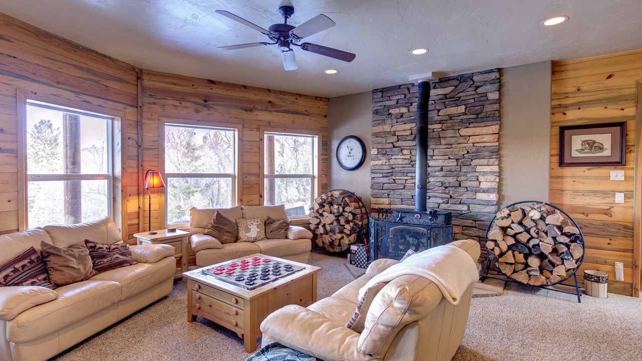 Photo of Bedroom in Mammoth Creek