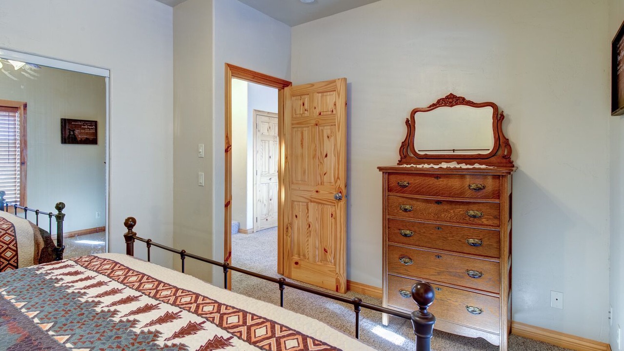 Photo of Bedroom in Mammoth Creek