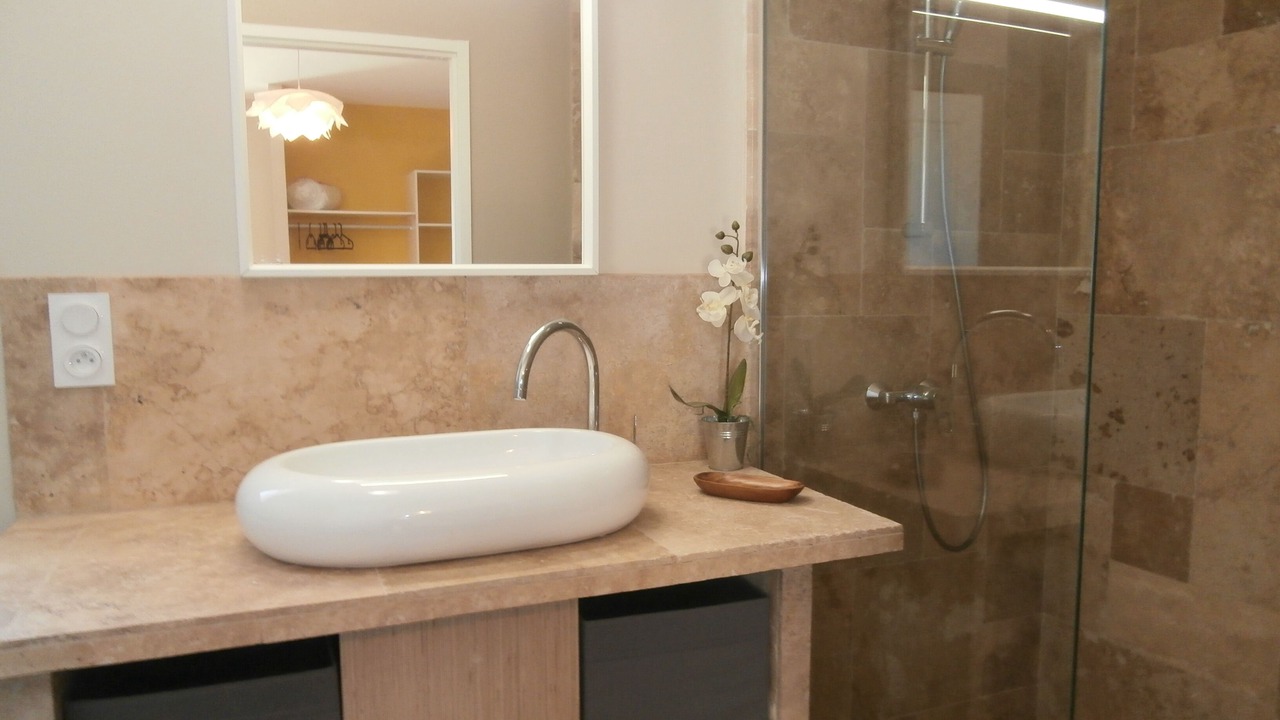 Photo of Bathroom in Saint Alban Auriolles