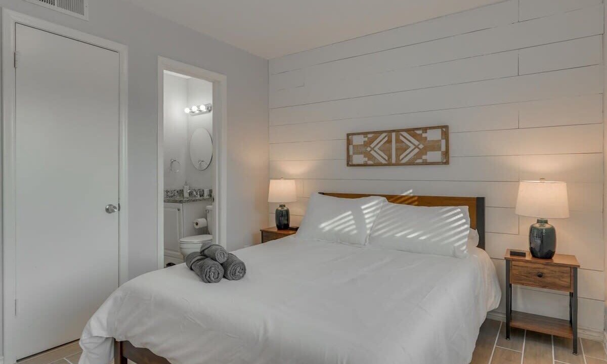 Photo of Bedroom in Garland