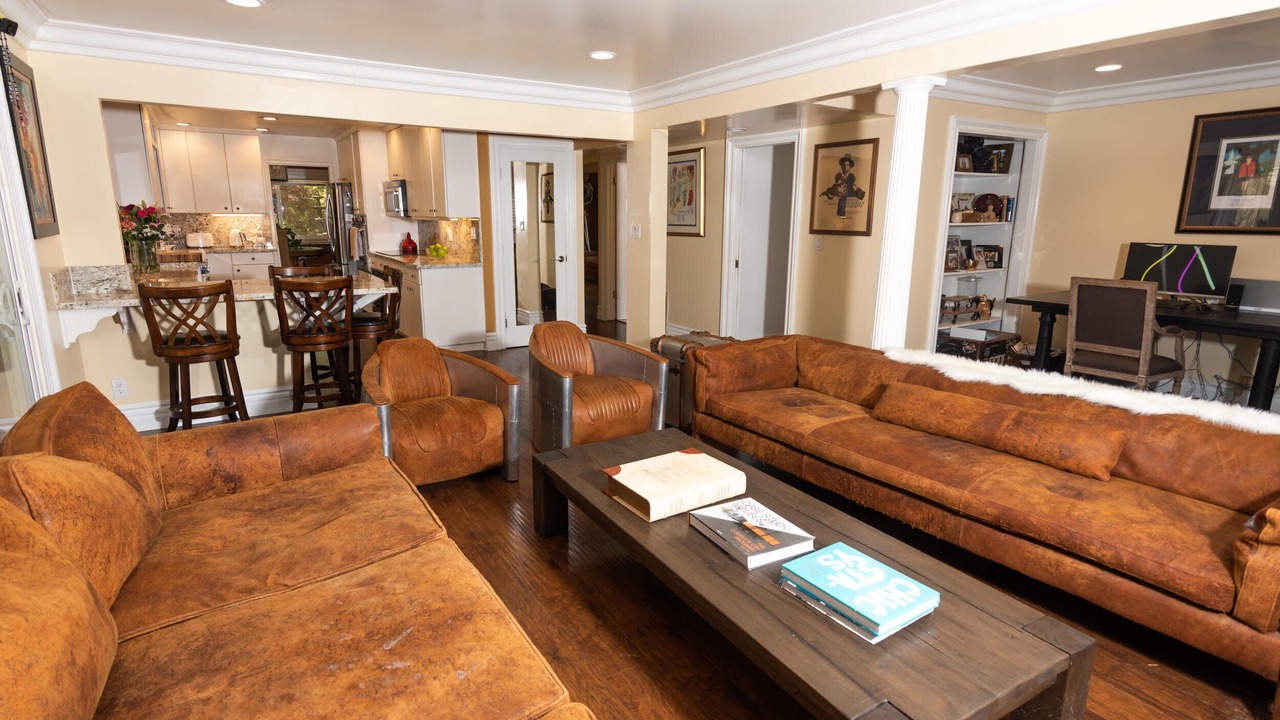 Photo of Livingroom in Hood