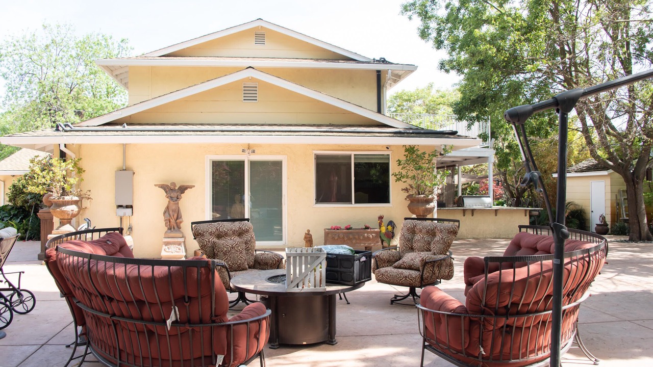 Photo of Patio Balcony in Hood