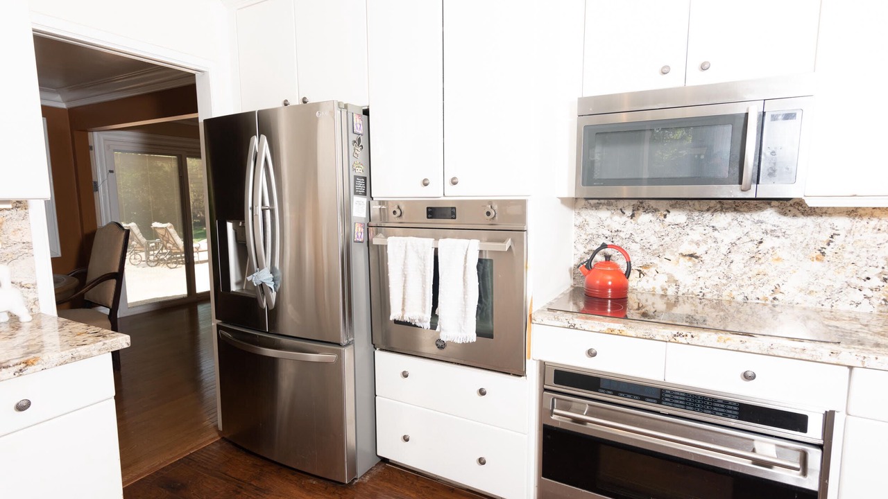 Photo of Kitchen in Hood