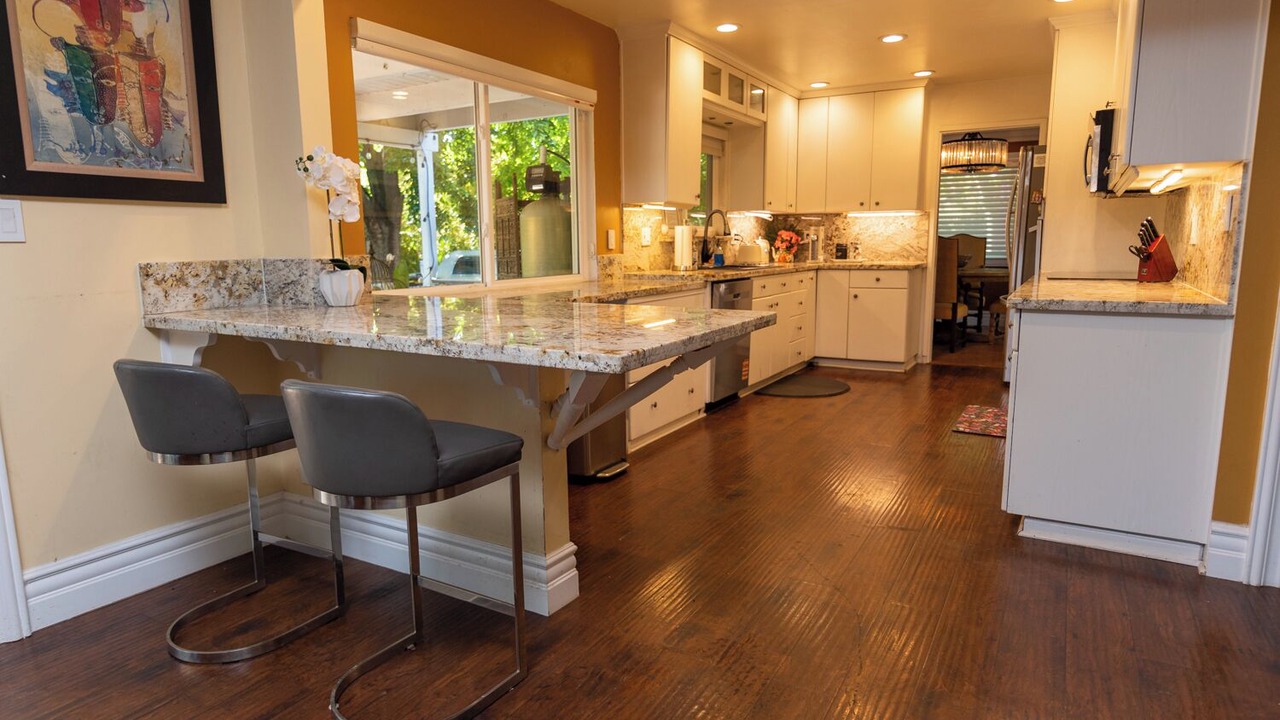 Photo of Kitchen in Hood