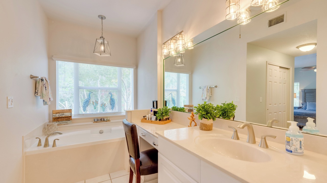 Photo of Bathroom in Weeki Wachee Gardens