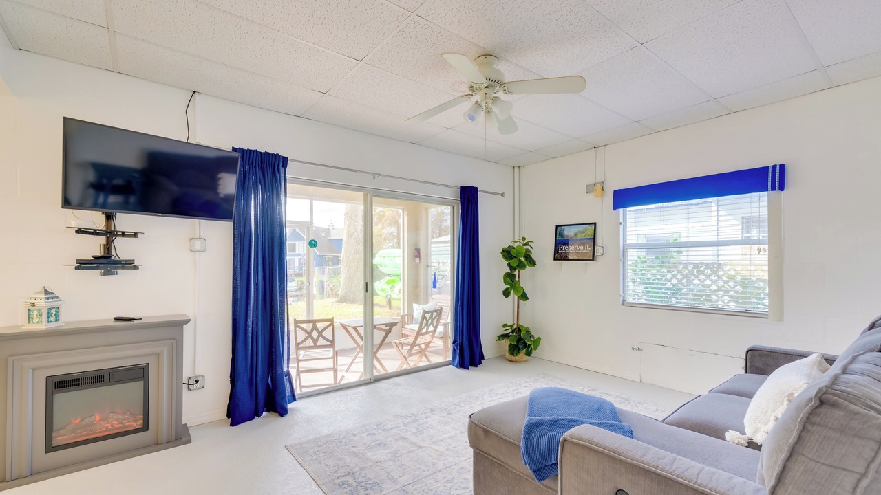 Photo of Livingroom in Weeki Wachee Gardens