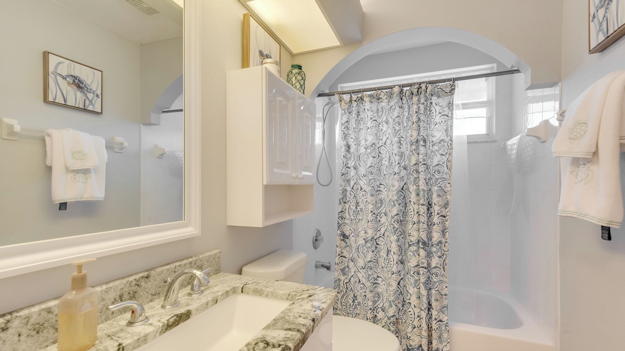 Photo of Bathroom in Weeki Wachee Gardens