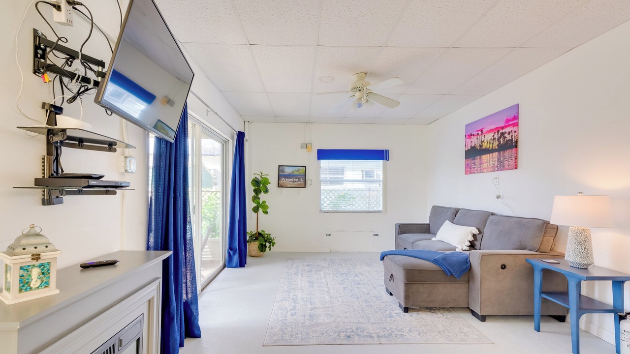 Photo of Livingroom in Weeki Wachee Gardens