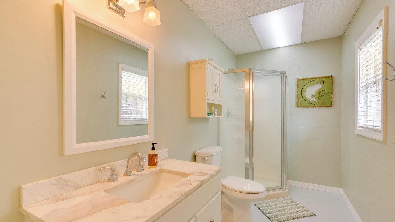 Photo of Bathroom in Weeki Wachee Gardens