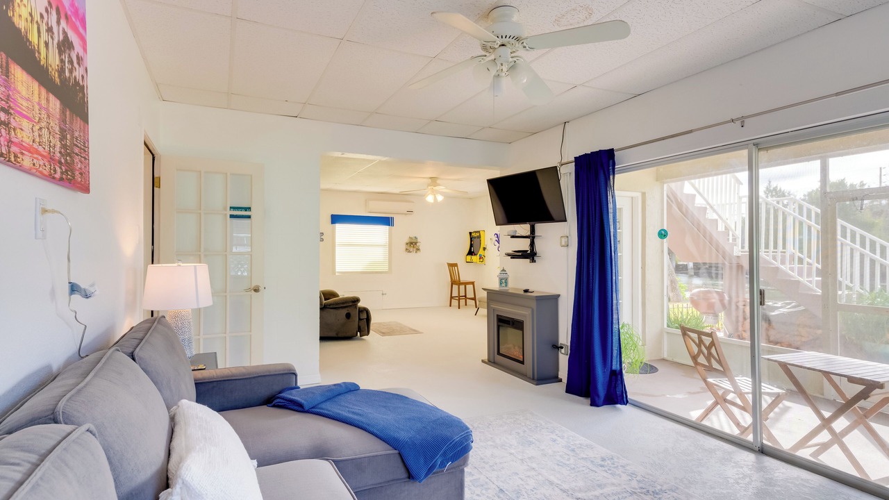 Photo of Livingroom in Weeki Wachee Gardens