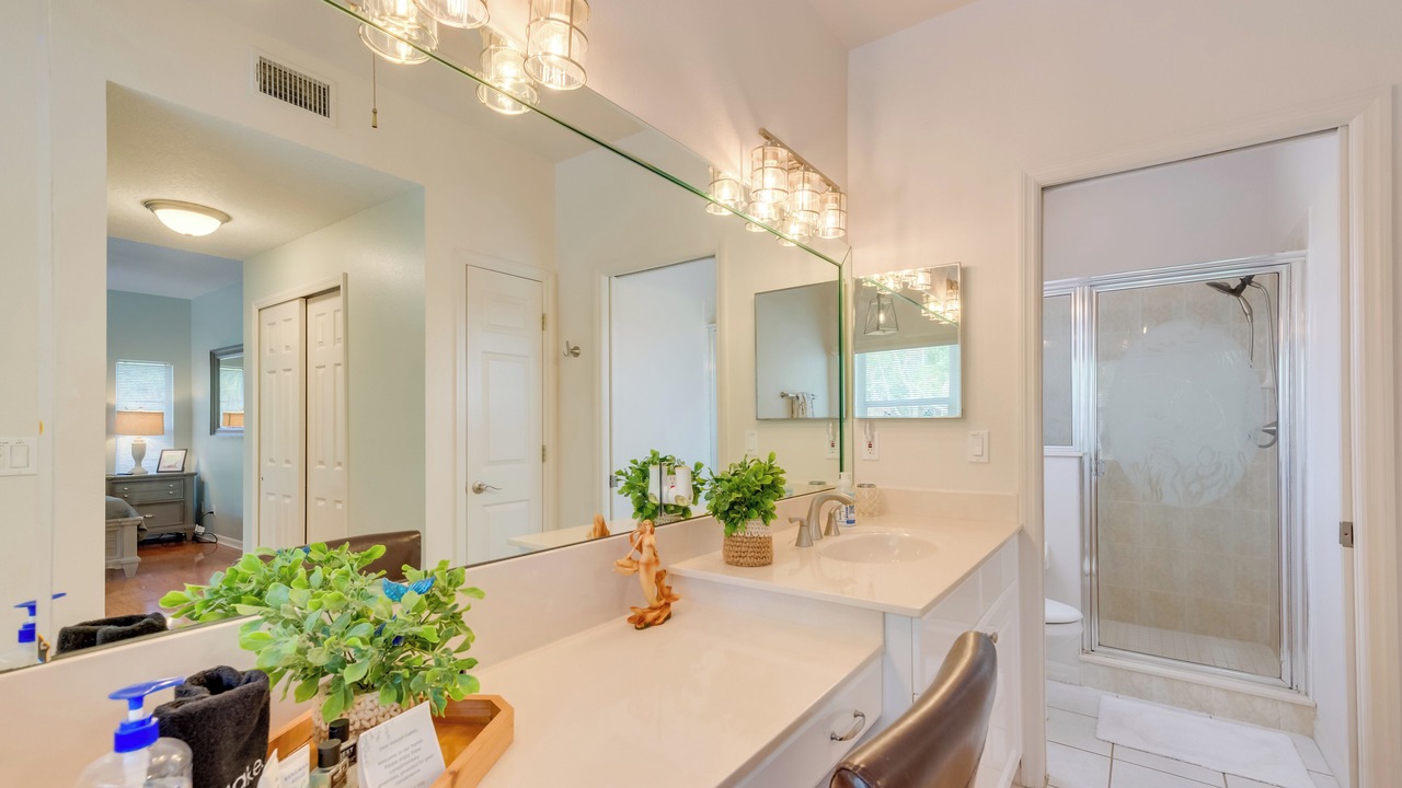 Photo of Bathroom in Weeki Wachee Gardens