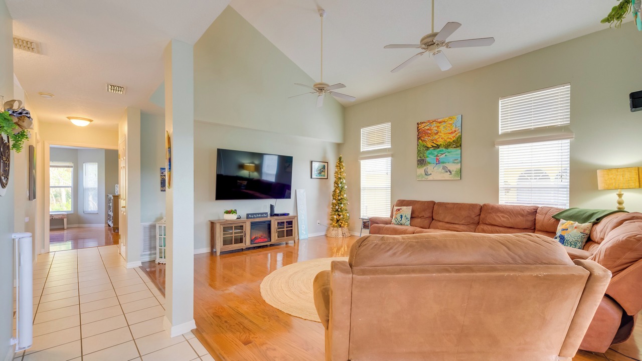 Photo of Livingroom in Weeki Wachee Gardens