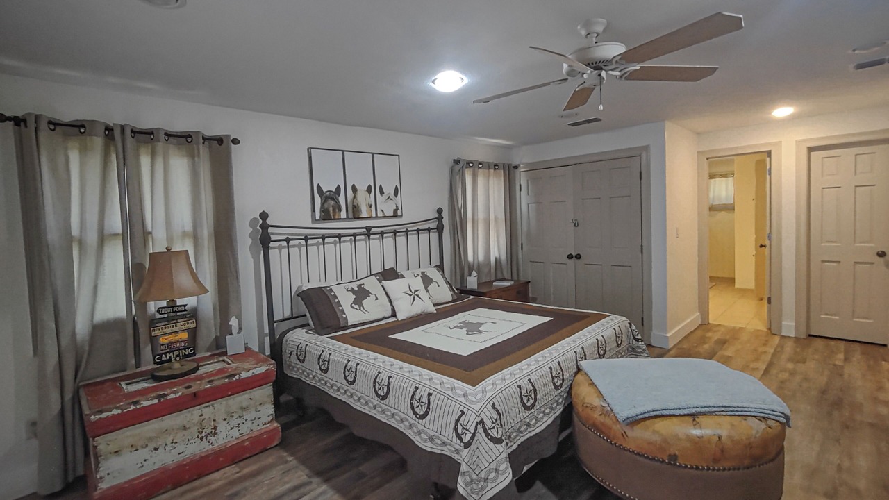 Photo of Bedroom in Edom