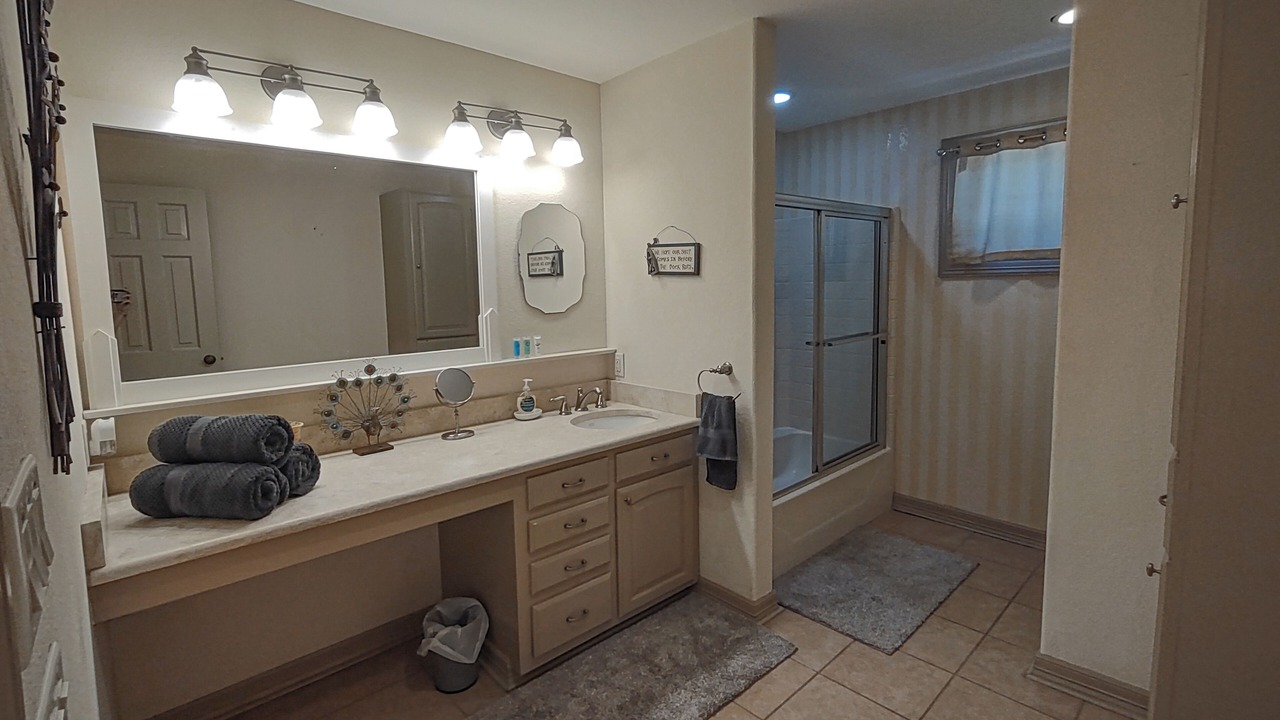 Photo of Bathroom in Edom