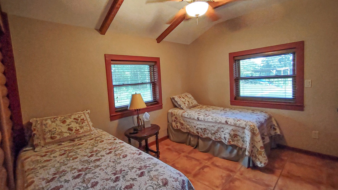 Photo of Bedroom in Edom