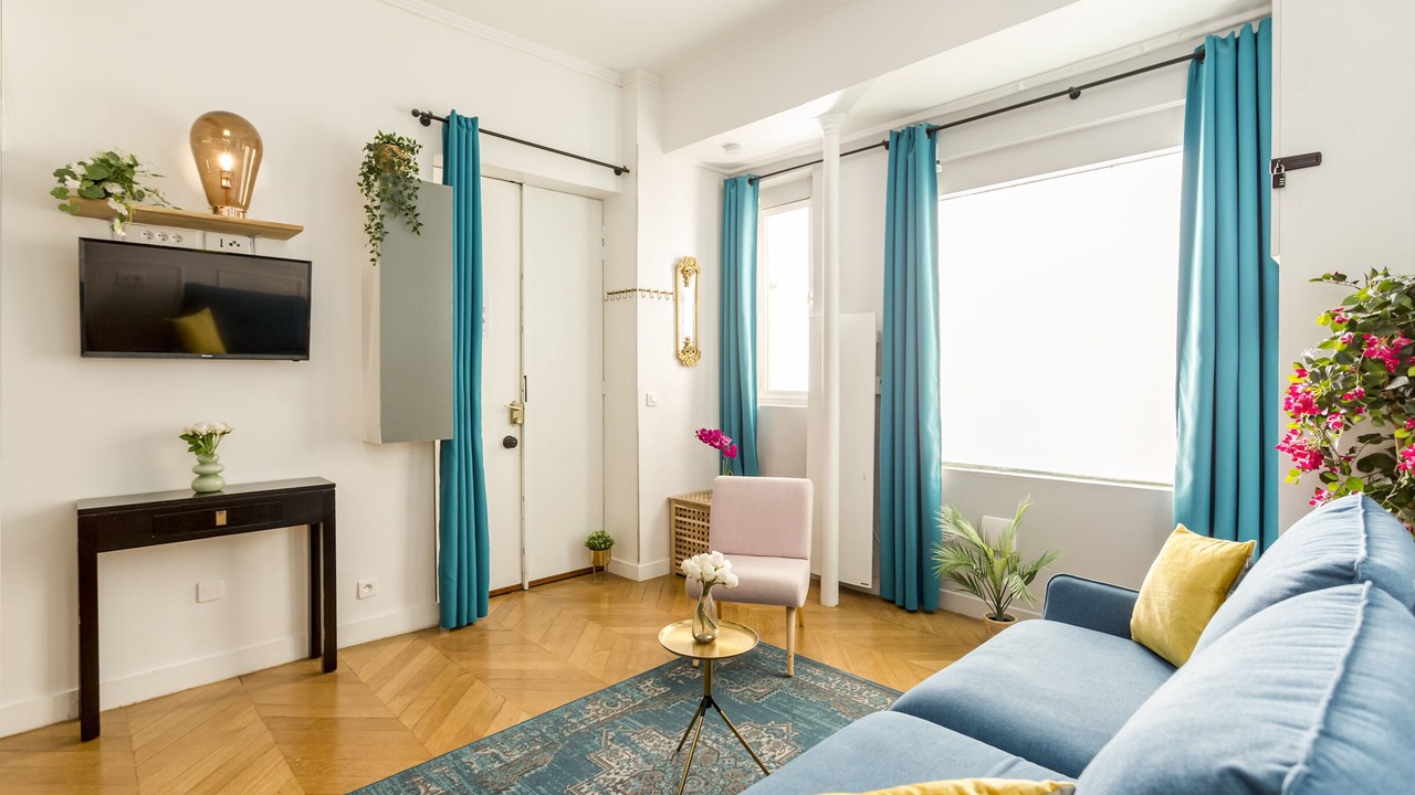 Photo of Livingroom in 8th Arrondissement
