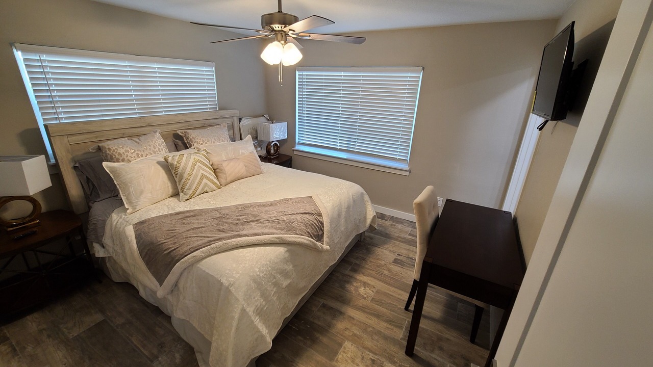 Photo of Bedroom in Lake Magdalene