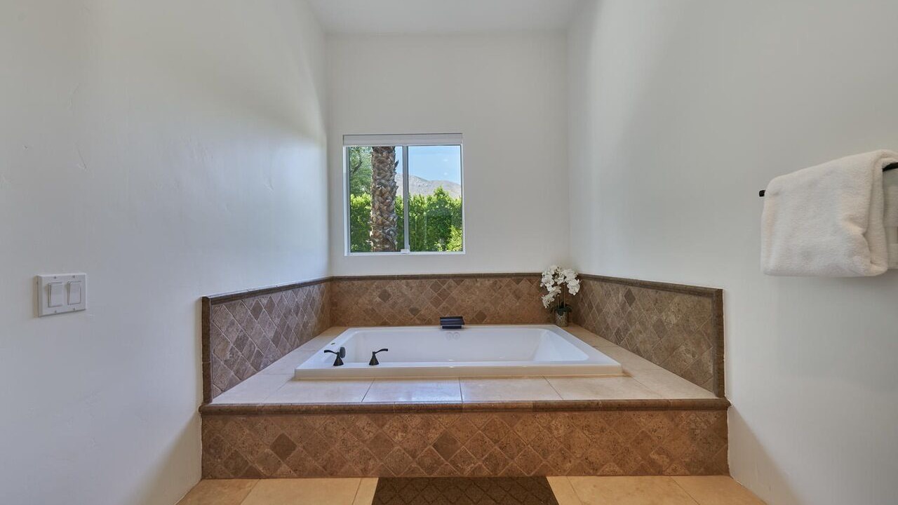 Photo of Bathroom in The Movie Colony