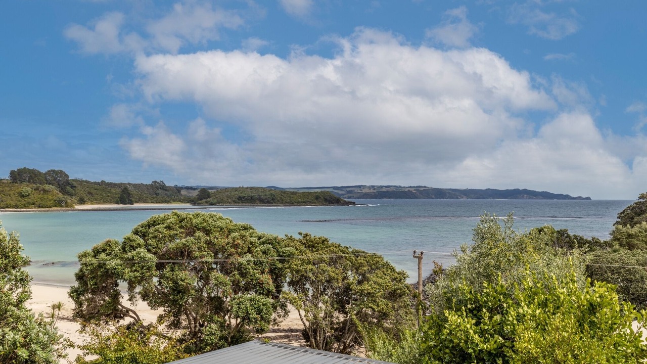 Photo of Others in Te Tii