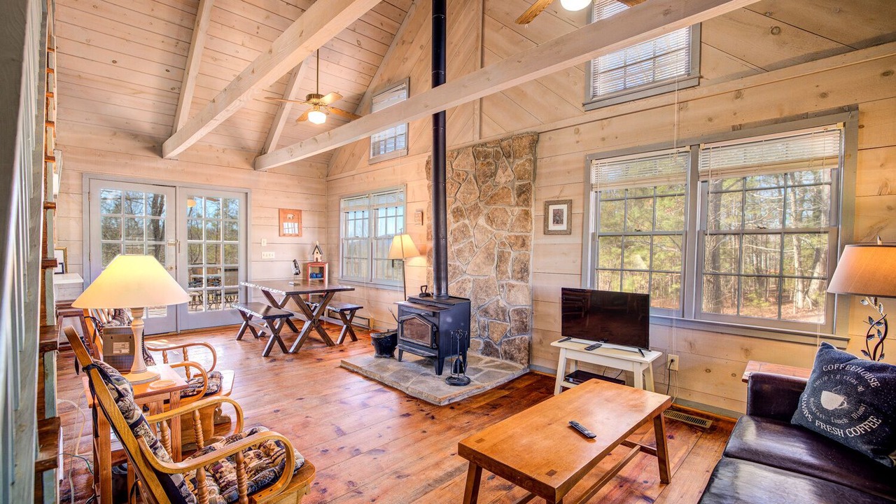Photo of Livingroom in Helen