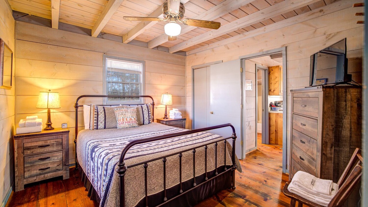 Photo of Bedroom in Helen