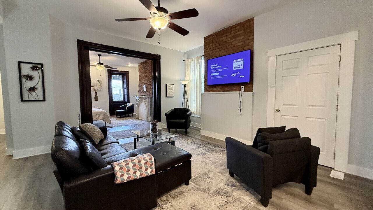 Photo of Livingroom in South Side Slopes