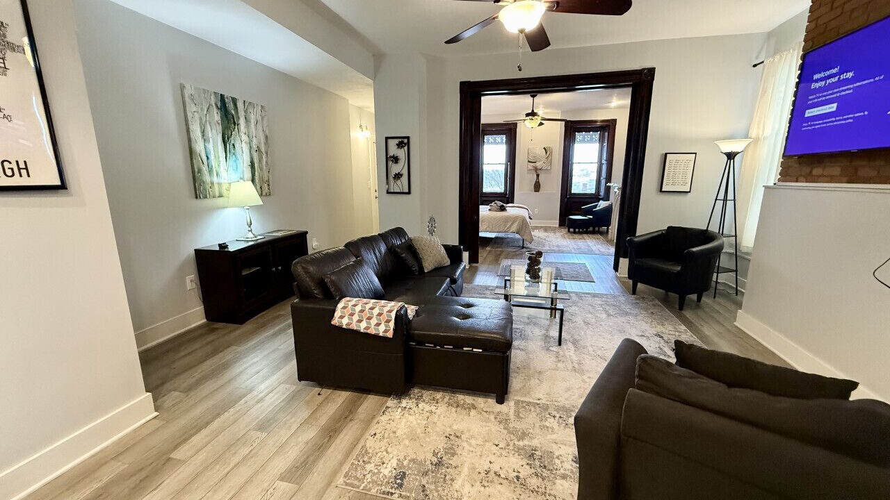 Photo of Livingroom in South Side Slopes