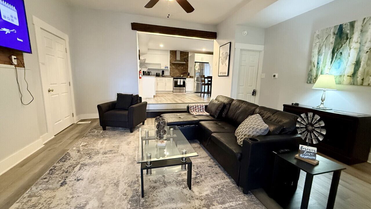 Photo of Livingroom in South Side Slopes