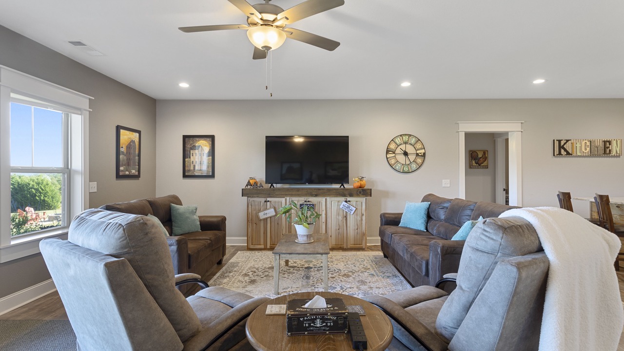 Photo of Livingroom in Landrum