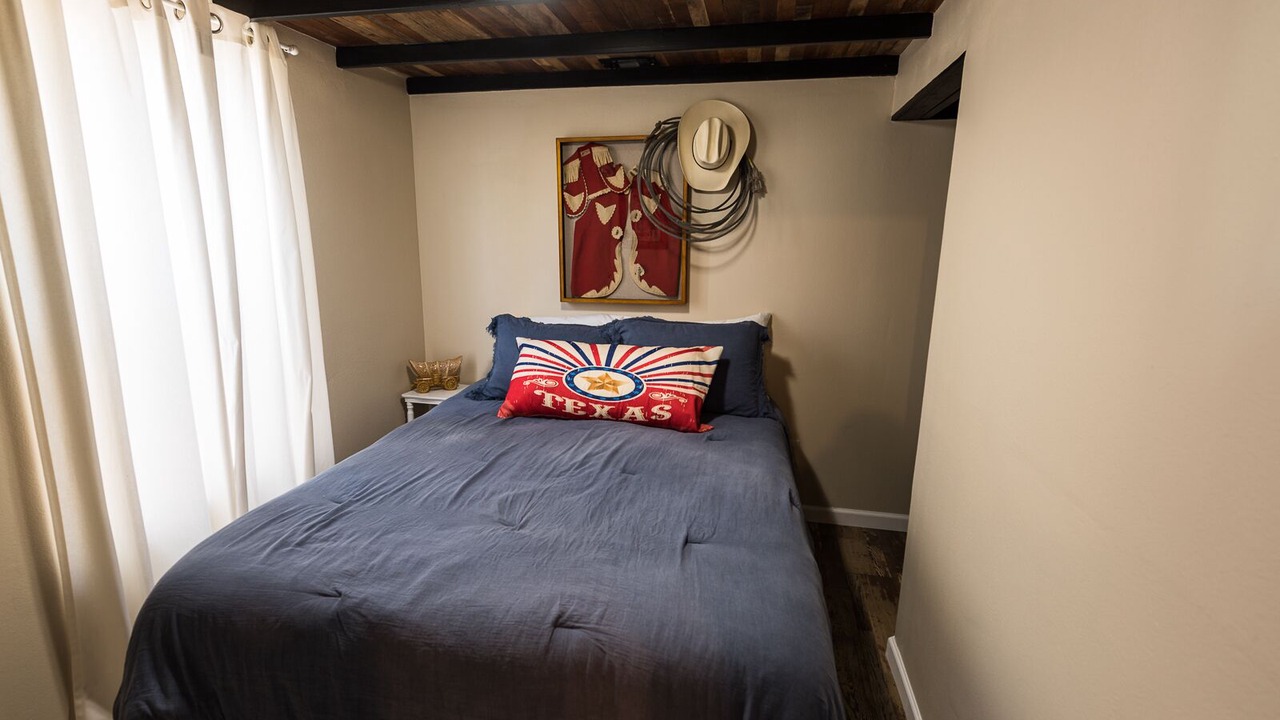 Photo of Bedroom in Round Top