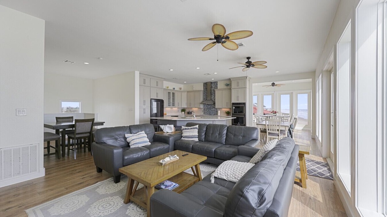 Photo of Livingroom in Sands Of Kahala Beach