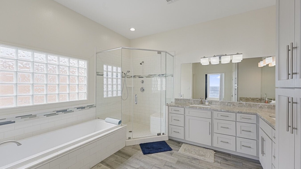 Photo of Bathroom in Sands Of Kahala Beach