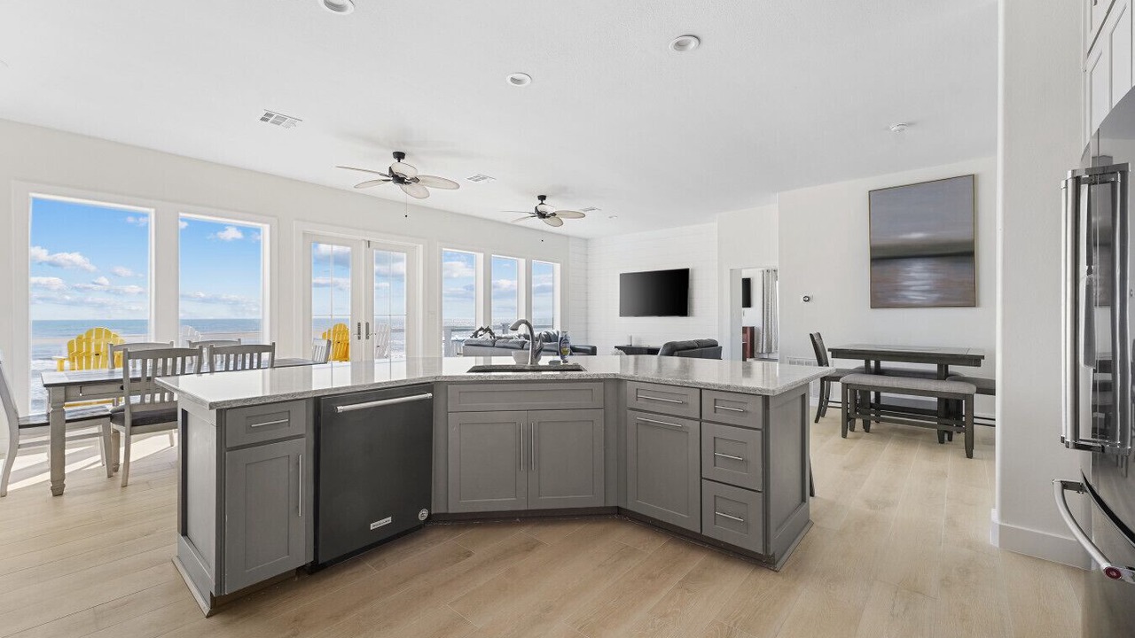 Photo of Kitchen in Sands Of Kahala Beach