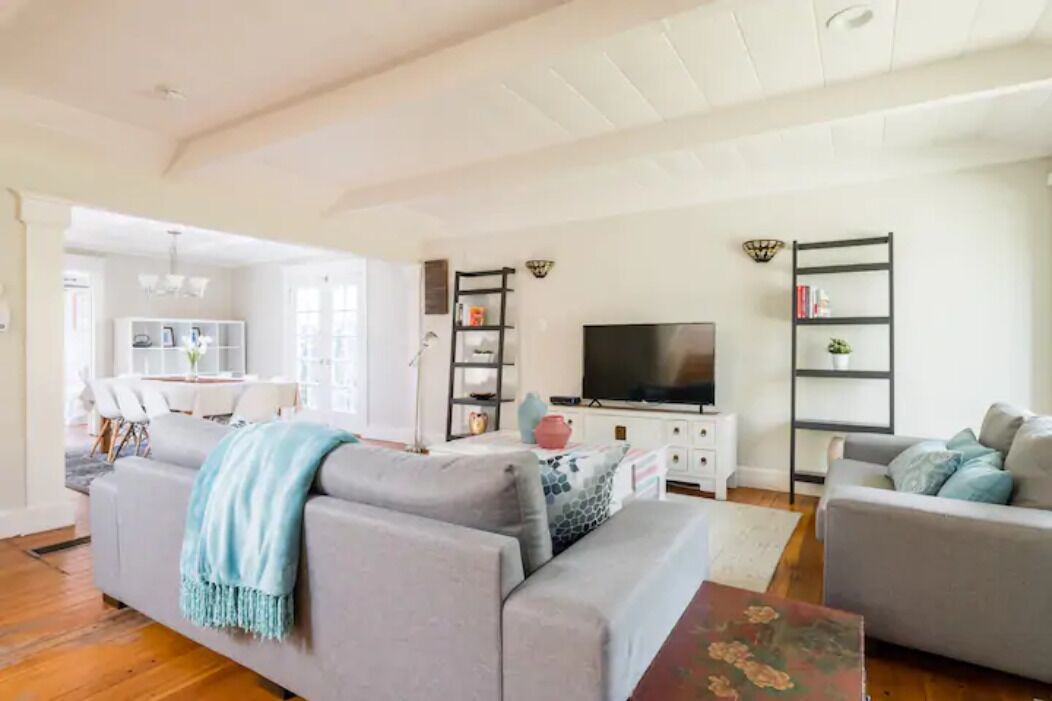 Photo of Livingroom in Shoreline West