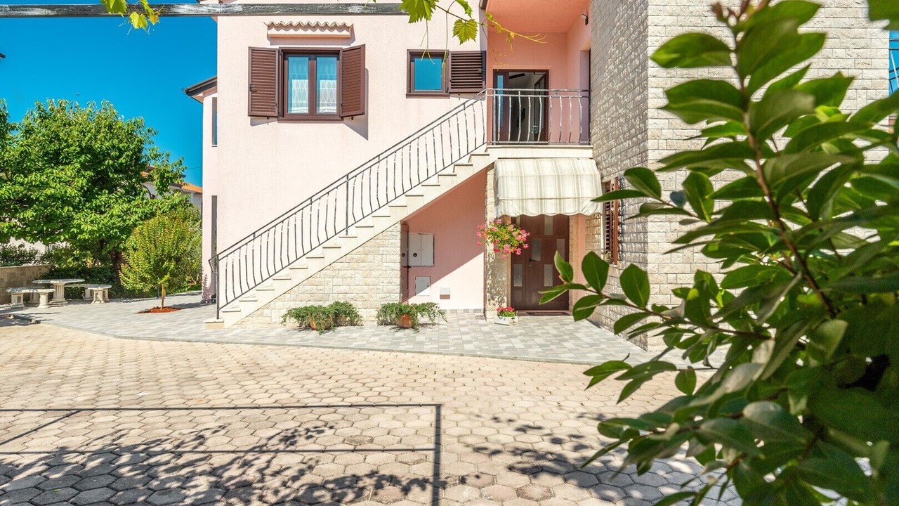 Photo of Outdoor in Spadici
