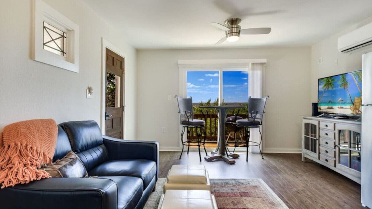 Photo of Livingroom in Barton Creek Highlands